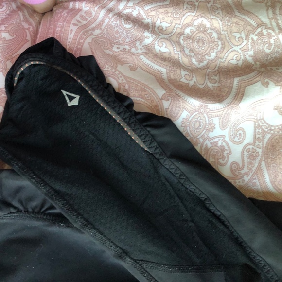 ivivva capris - Picture 2 of 3